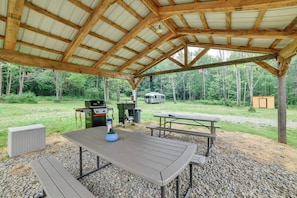 Outdoor dining - Catskills Airstream! Pavilion & Fire Pit Access (Franklin)