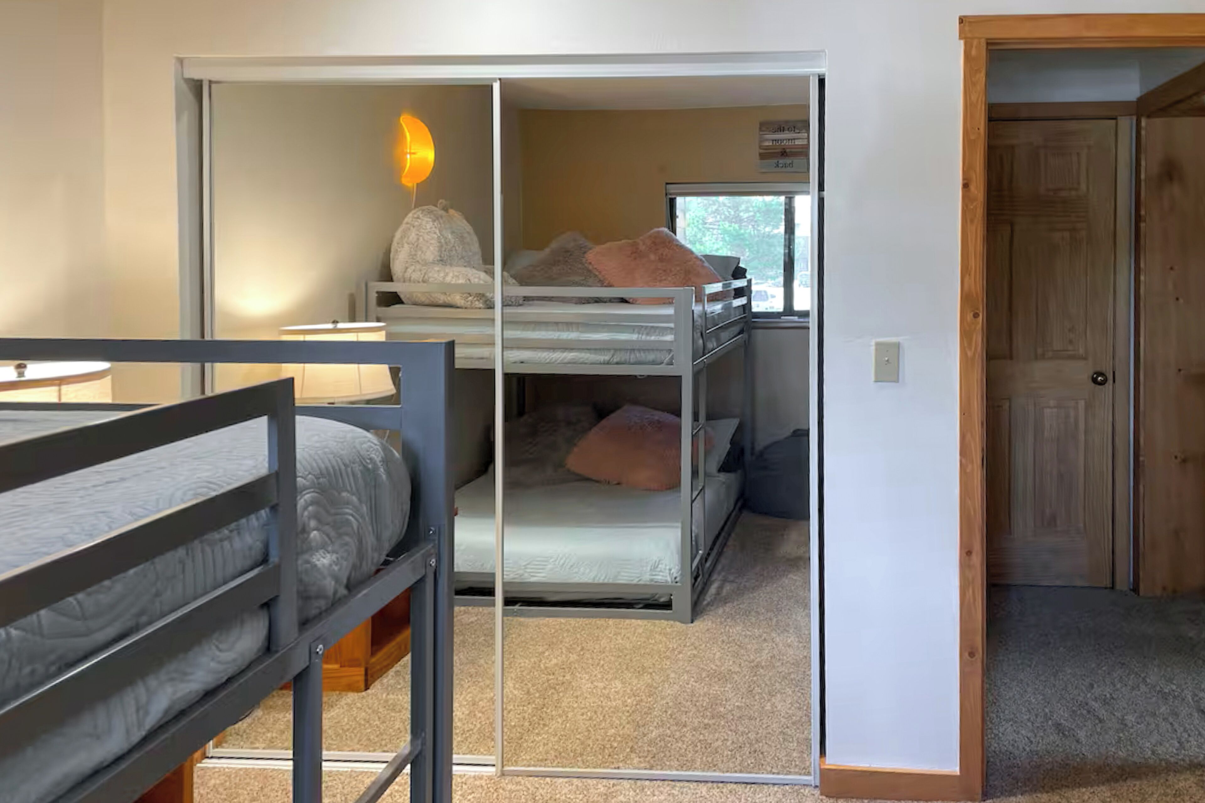 2 slaapkamers, reisbedje, internet, beddengoed
