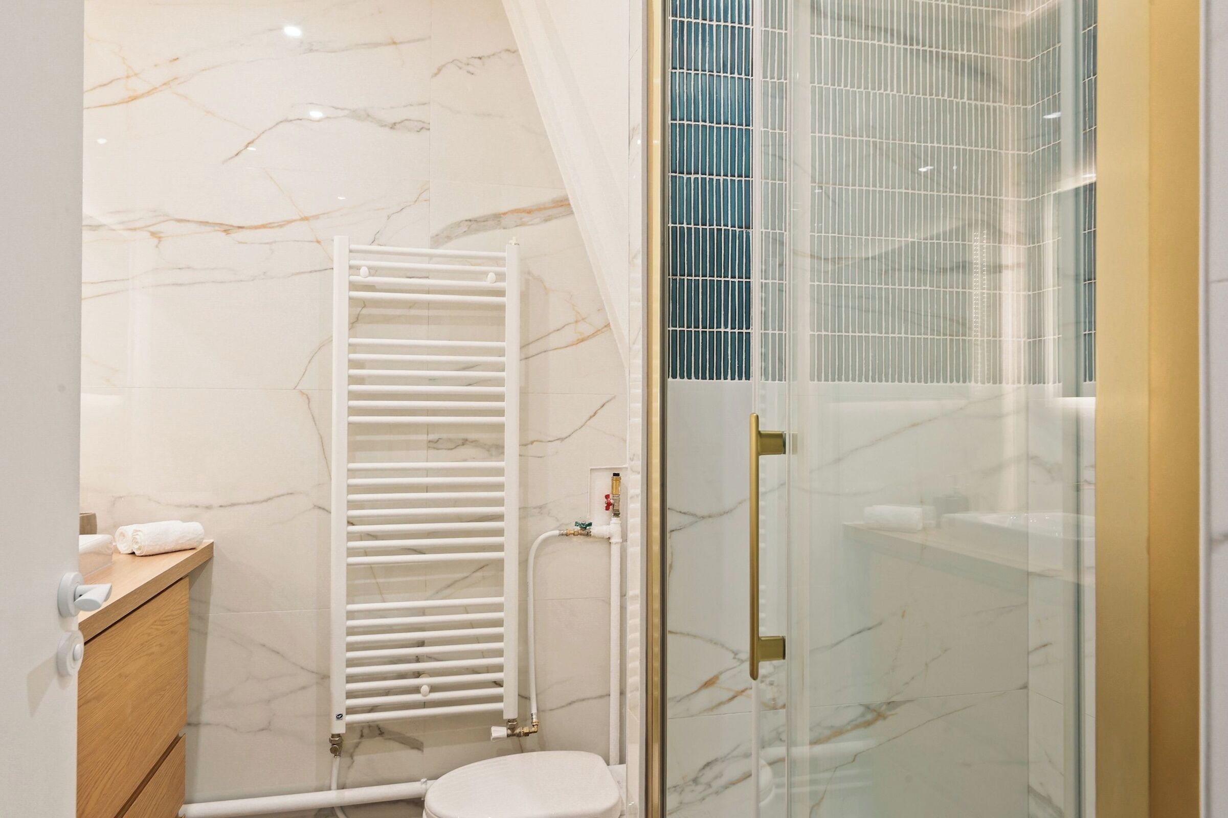 City Apartment, 1 Queen Bed with Sofa bed, Non Smoking, Courtyard View | Bathroom