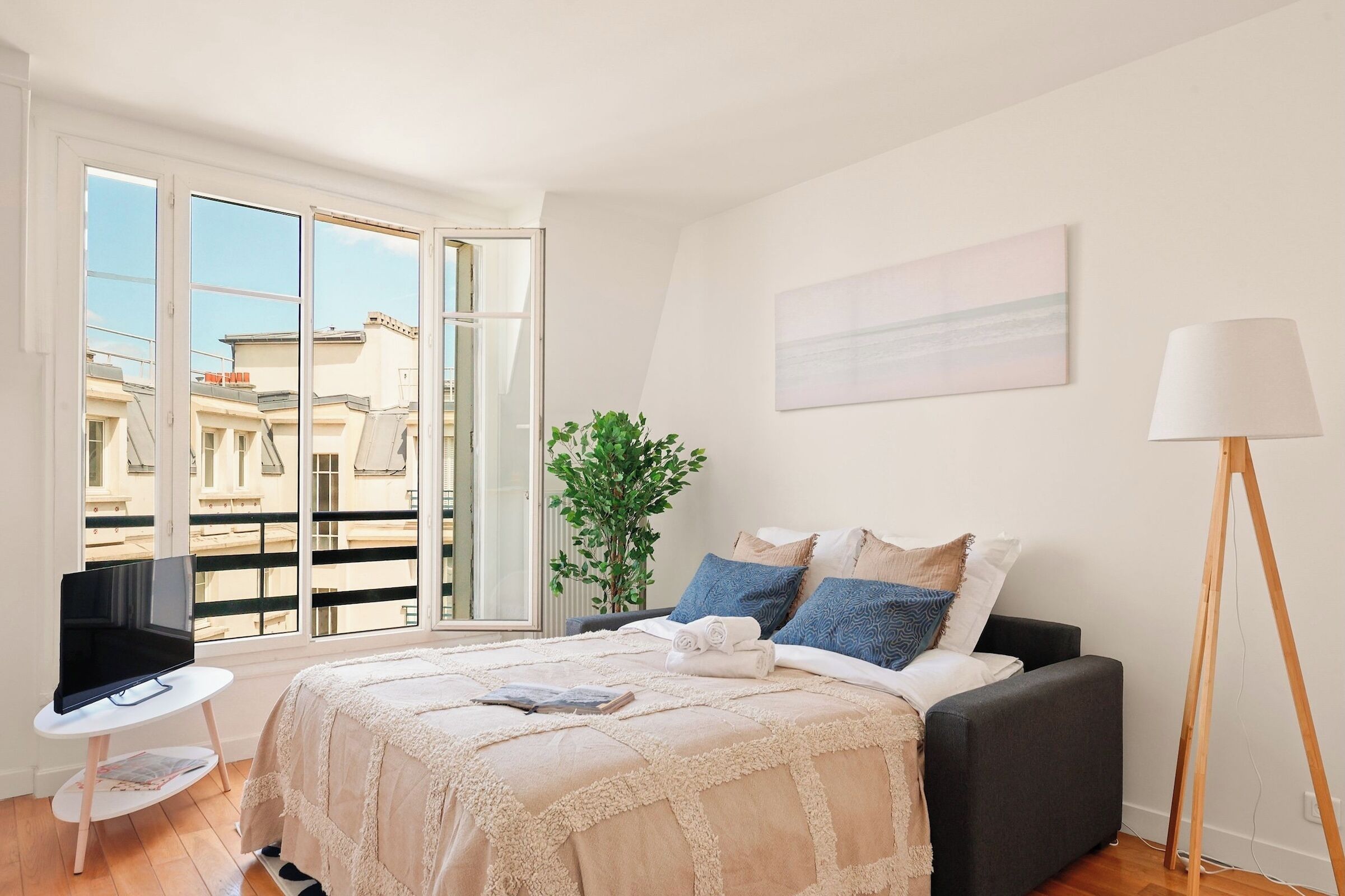 City Apartment, 1 Queen Bed with Sofa bed, Non Smoking, Courtyard View