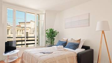 City Apartment, 1 Queen Bed with Sofa bed, Non Smoking, Courtyard View