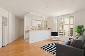 Unclassified image, 4 of 19, button - Lovely 1BR Steps from Eiffel Tower (Paris)