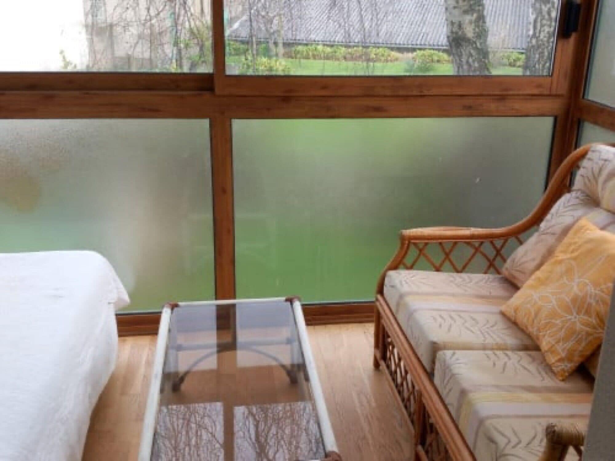 2 bedrooms, iron/ironing board, WiFi