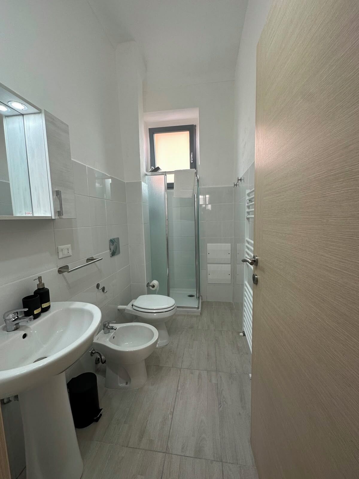 Doccia, asciugacapelli, bidet, asciugamani