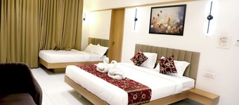 Hotel Ellora Pride