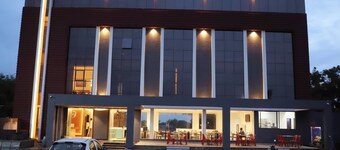 Hotel Ellora Pride