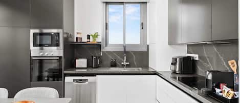 Coffee/tea maker, fridge, microwave, oven