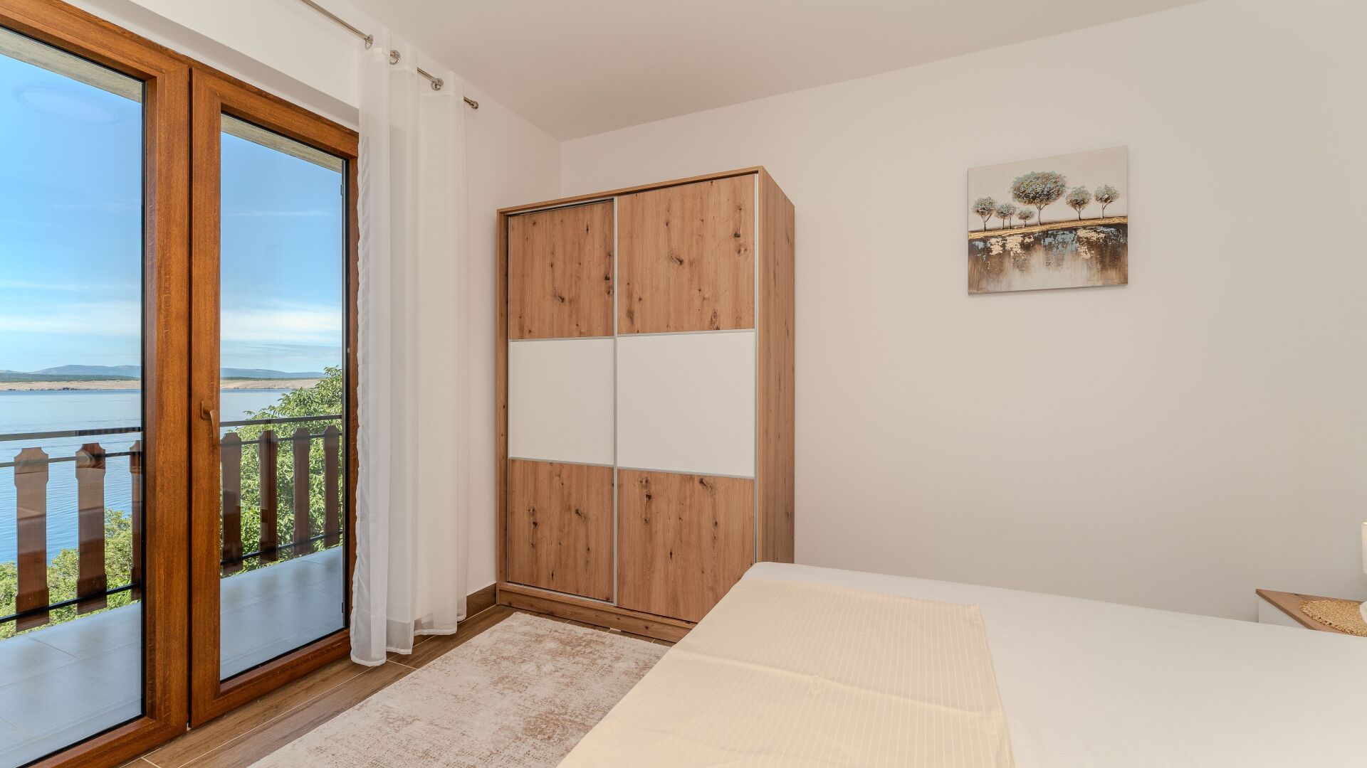 1 bedroom, bed sheets