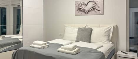 3 bedrooms, iron/ironing board, WiFi (free)