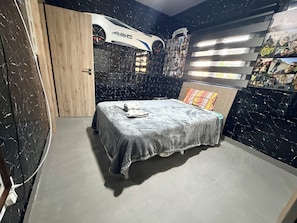 2 bedrooms, desk, iron/ironing board, travel crib