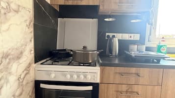 Kaffetrakter/tekoker, kjøleskap, mikrobølgeovn og ovn
