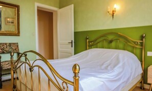 7 chambres, fer et planche à repasser, accès Internet