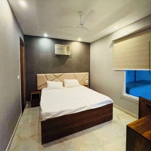3 bedrooms, iron/ironing board, free WiFi, bed sheets