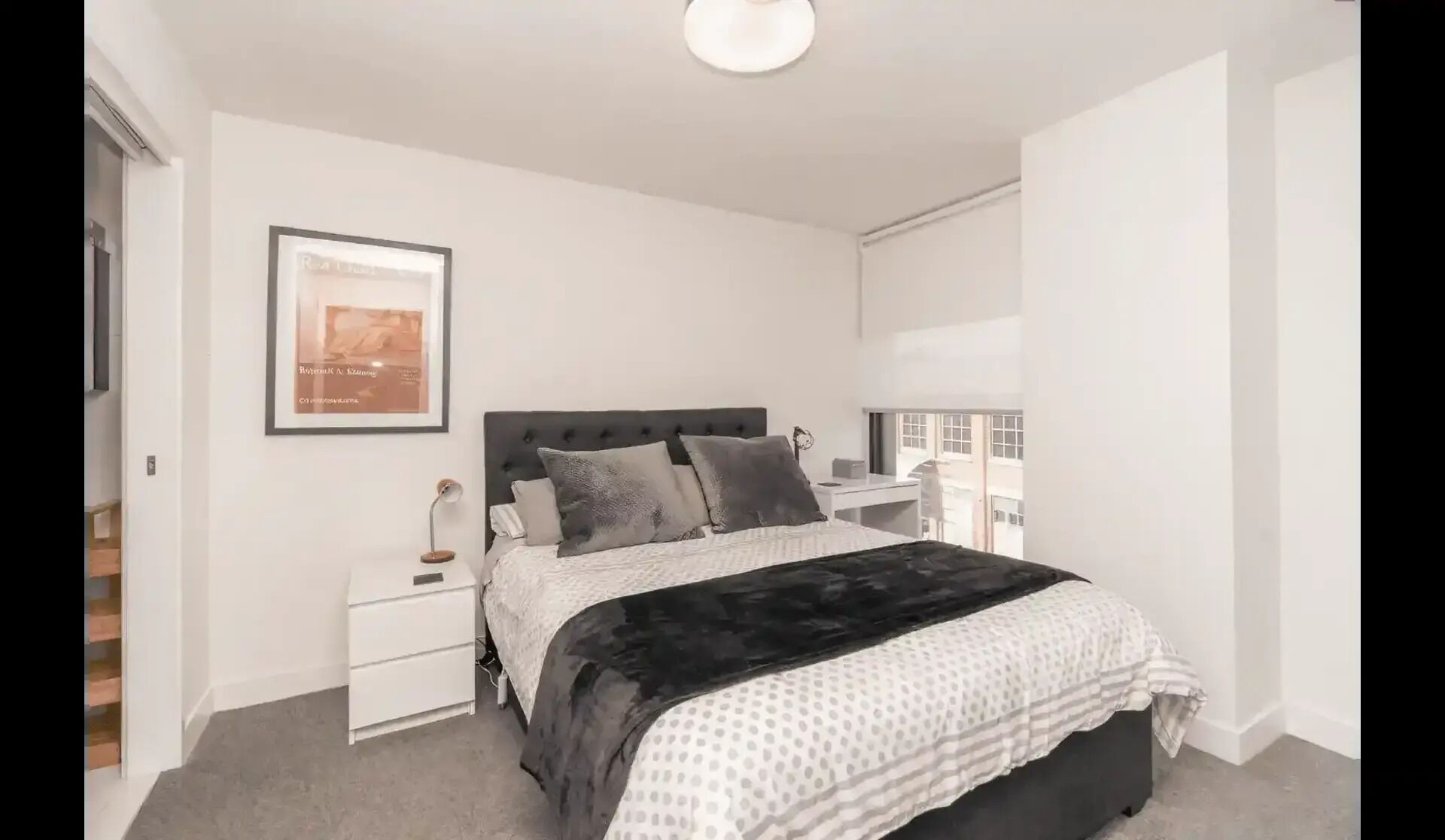 2 habitaciones, tabla de planchar con plancha, cuna de viaje y internet 