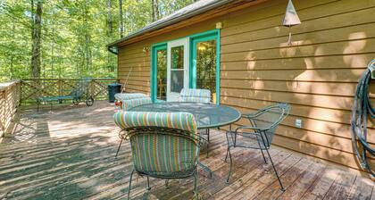 9 Mi to Lake Keowee! Secluded Creekfront Getaway