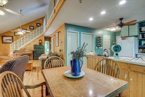 Dining - 9 Mi to Lake Keowee! Secluded Creekfront Getaway (Sunset)