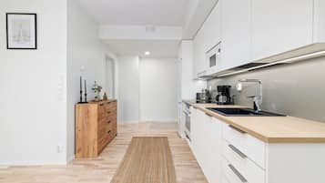 Comfort Apartment, 2 Bedrooms, City View | Private kitchen | Coffee/tea maker, full-size fridge, microwave, oven
