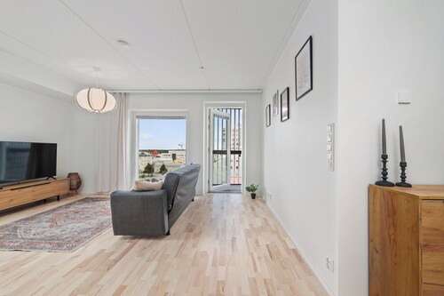 New 2BR Apt with Sauna & Stunning Views 