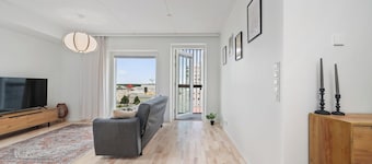 New 2BR Apt with Sauna & Stunning Views 