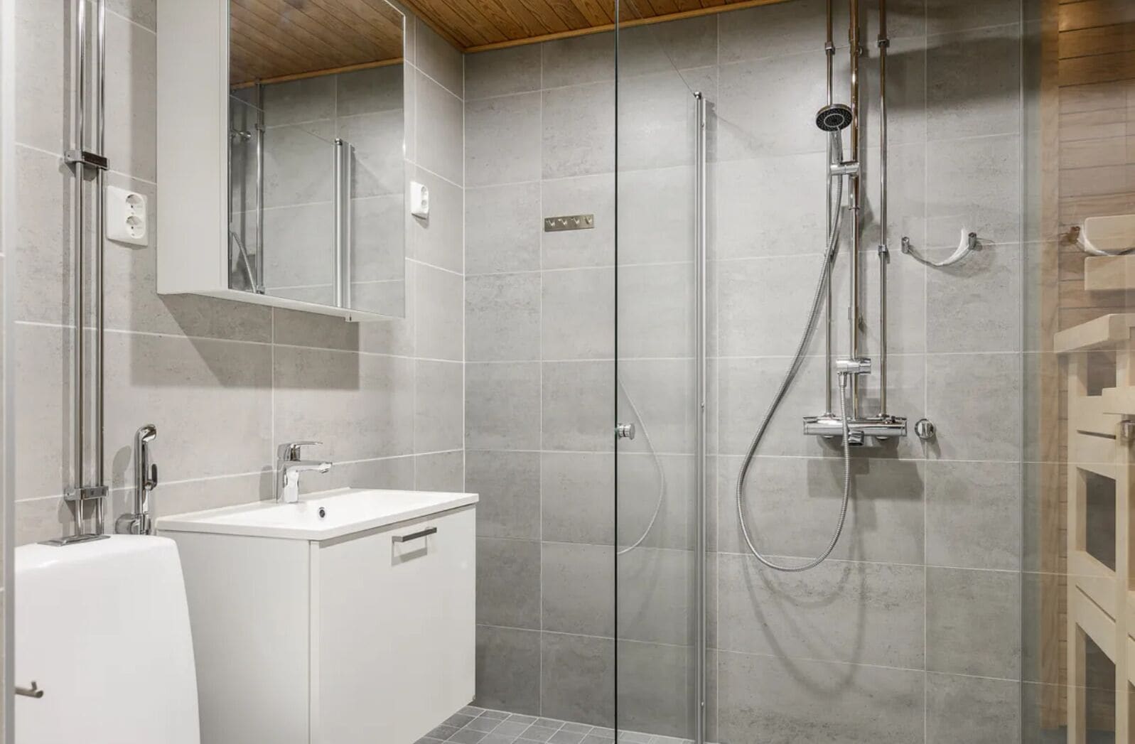 Comfort-Apartment, 2 Schlafzimmer, Stadtblick | Badezimmer | Dusche, Regendusche, Haartrockner, Bidet