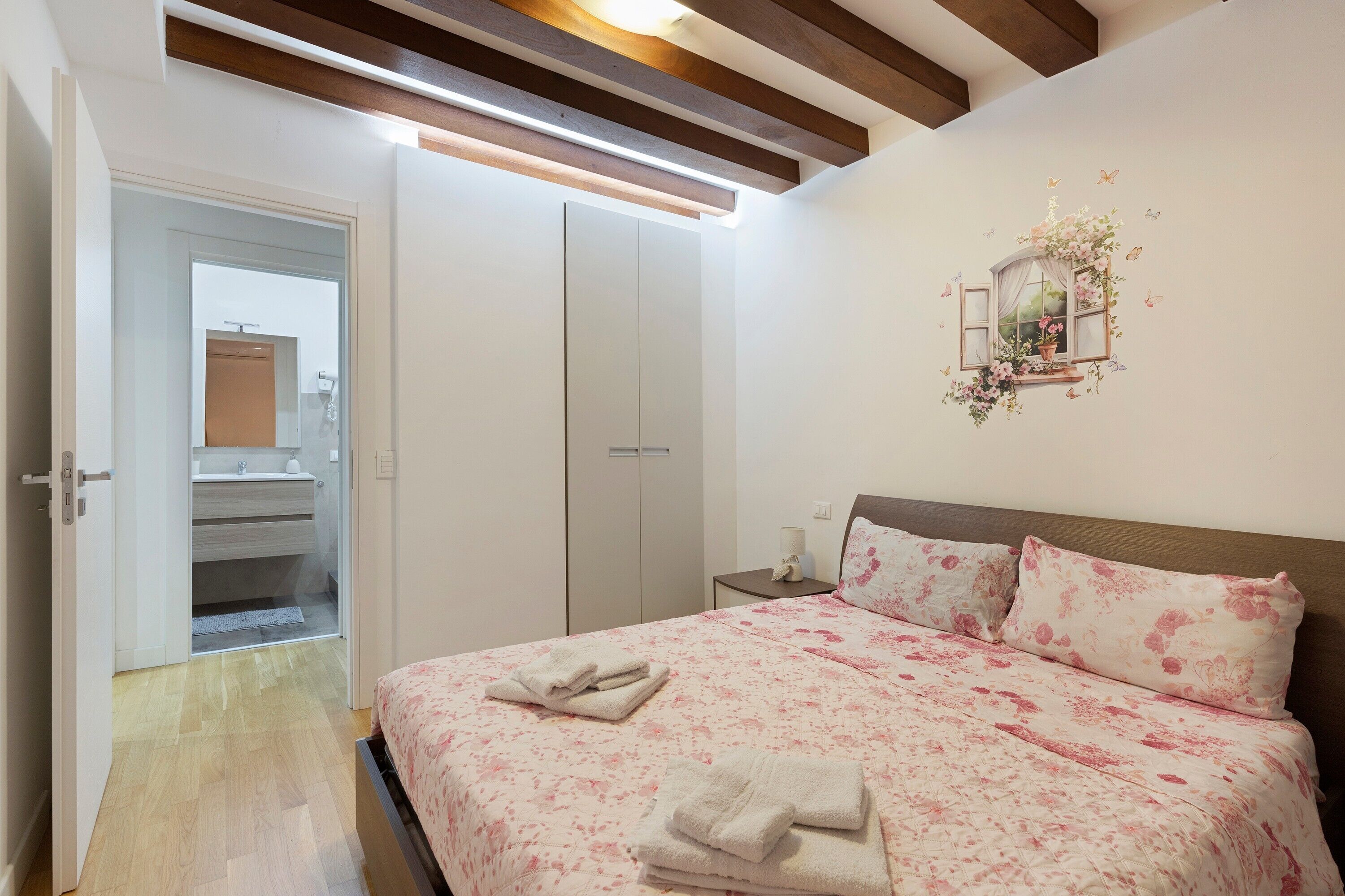 1 bedroom, WiFi, bed sheets