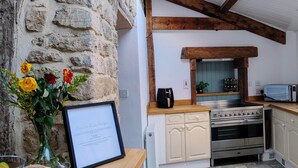 Unclassified image, 3 of 30, button - The Old Post Office – Luxury 3-Bed Holiday Home (North Perrott)
