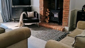 Unclassified image, 2 of 30, button - The Old Post Office – Luxury 3-Bed Holiday Home (North Perrott)