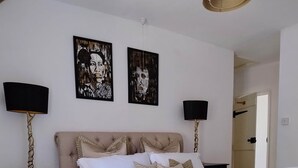Unclassified image, 5 of 30, button - The Old Post Office – Luxury 3-Bed Holiday Home (North Perrott)
