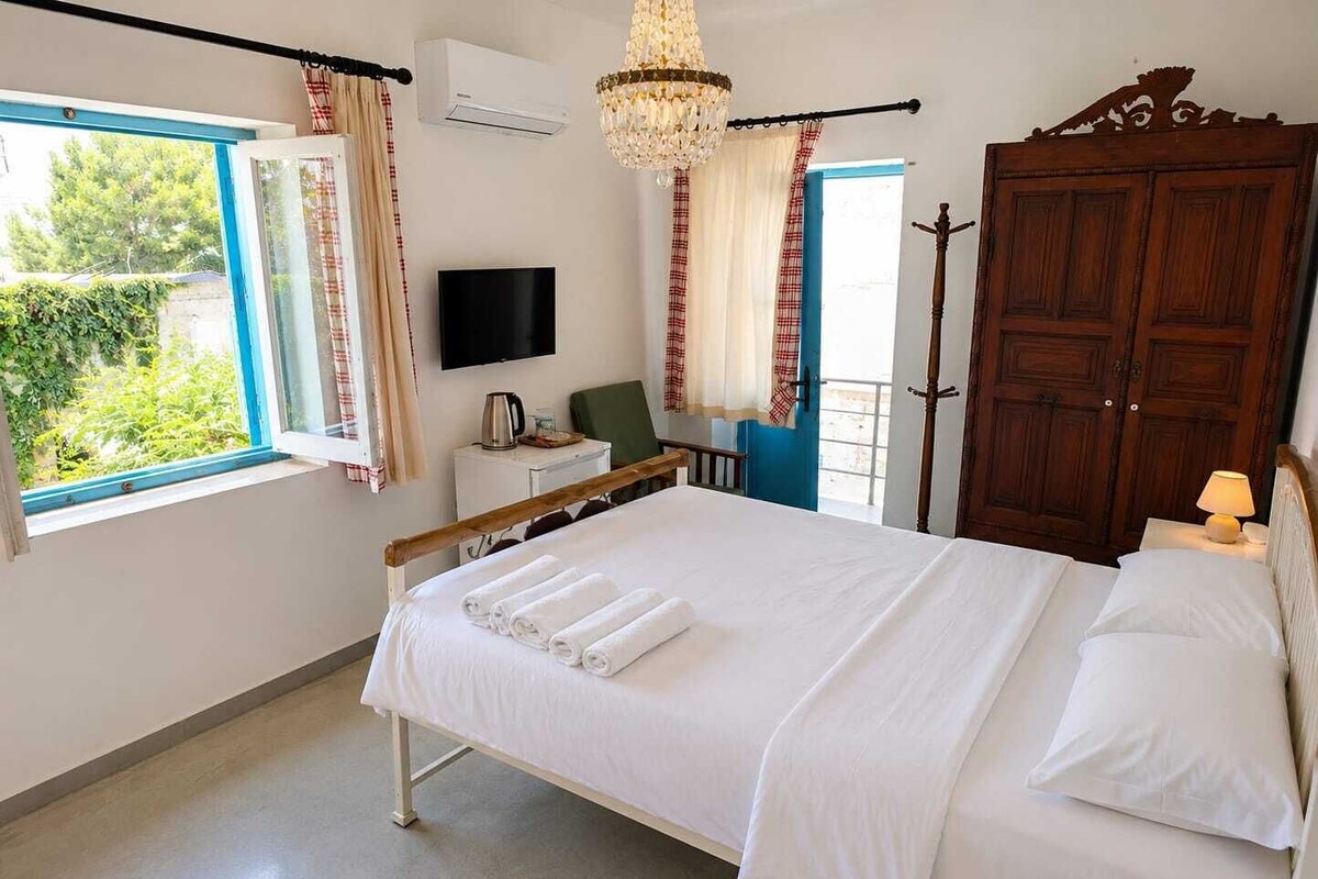 Deluxe Tek Büyük Yataklı Oda, Şehir Manzaralı | Ütü/ütü masası, ücretsiz kablosuz İnternet 