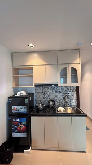 Basic Studio, City View | Private kitchen - Era Apartment Hao Nam (O Cho Dua)