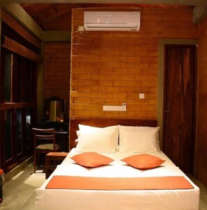 Deluxe Double Room | Desk, laptop workspace, iron/ironing board, free WiFi - Fort & Beach Retreat (Galle)