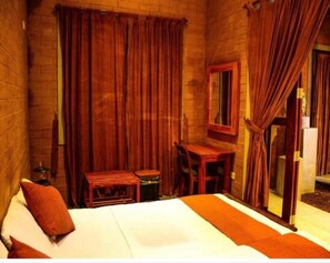 Deluxe Double Room | Desk, laptop workspace, iron/ironing board, free WiFi - Fort & Beach Retreat (Galle)