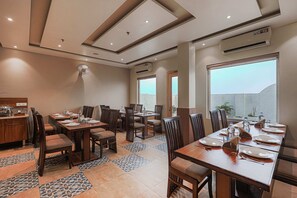 Deluxe Double Room | Dining - Hotel Ritik Raj (Deoghar)