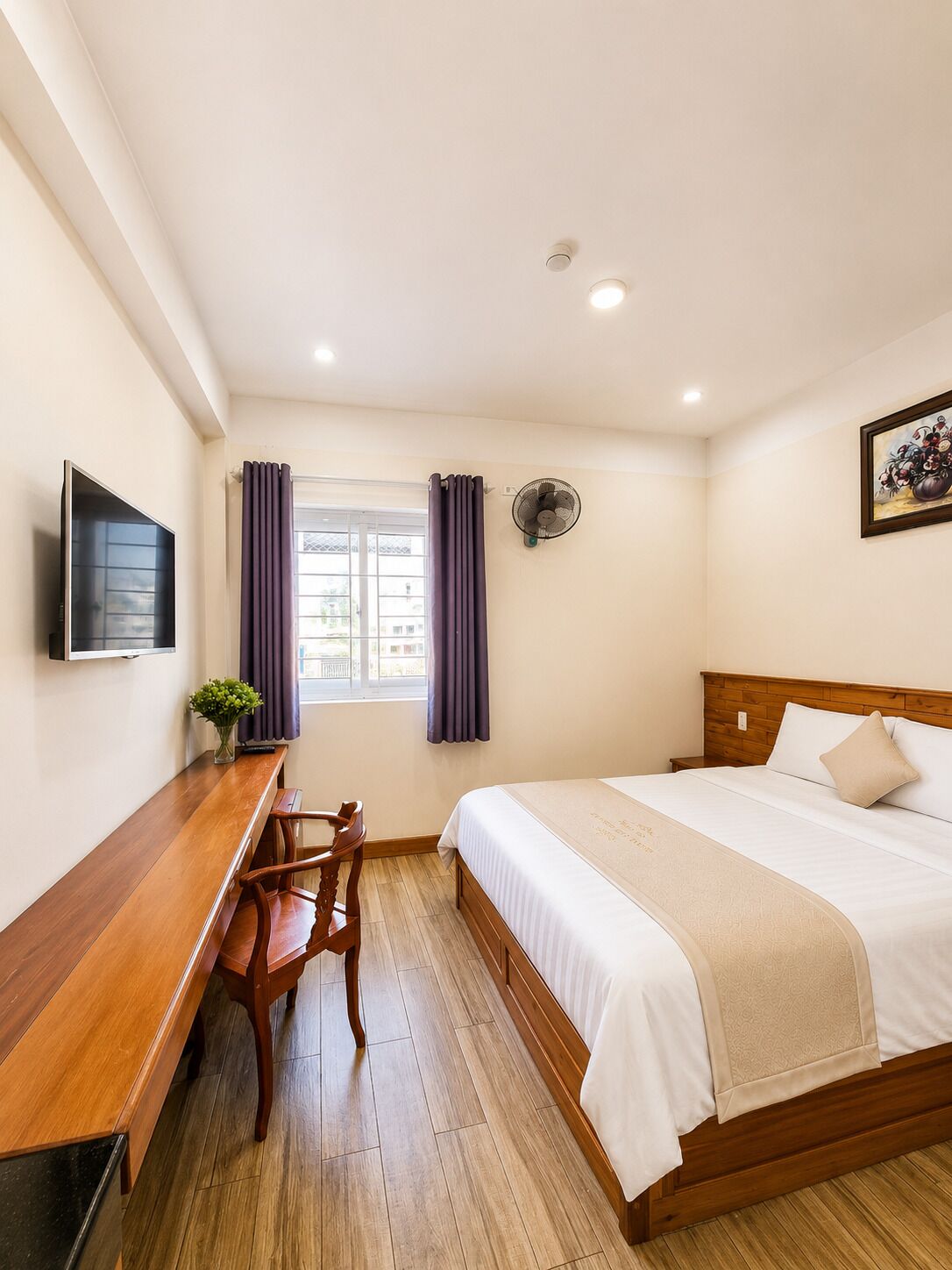 Quarto solteiro superior, vista para a cidade | Escrivaninha, Wi-Fi de cortesia