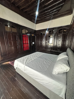 Habitación Deluxe doble, vistas al jardín | Escritorio, espacio para trabajar con un portátil, cortinas opacas
