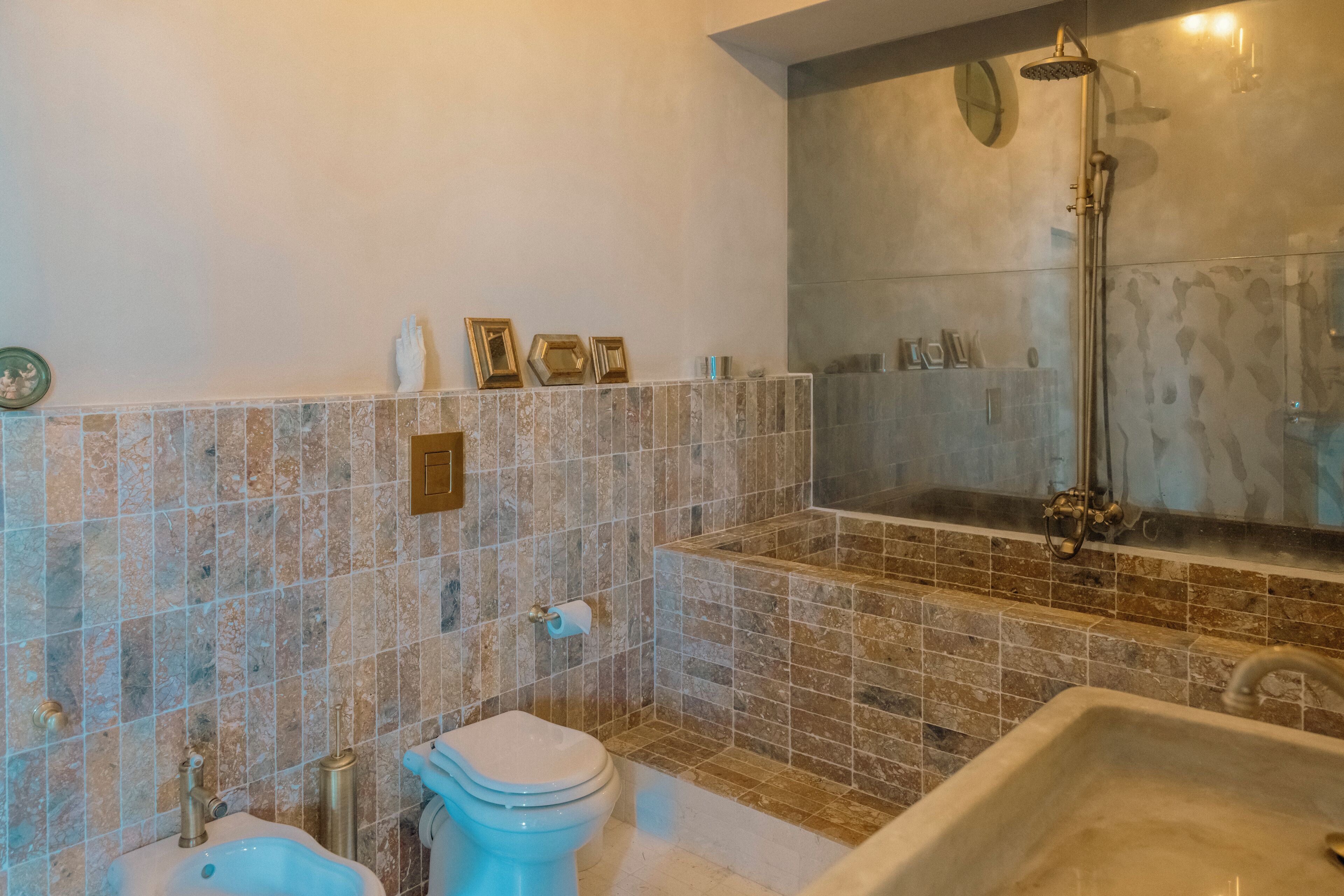 Doccia, asciugacapelli, bidet, asciugamani
