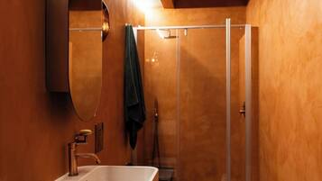 Dusche, Haartrockner, Bidet, Handtücher
