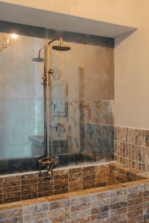 Shower, hair dryer, bidet, towels - Colombo Suites, the stunning Ligurian Riviera: a taste of nature and relaxation (Lavagna)