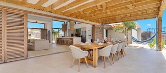 Brand new luxury Bonaire villa with infinity pool, ocean views, and stunning sunsets. Kas Pajuro accommodates up to 10 guests and offers modern comfort in an exclusive location.