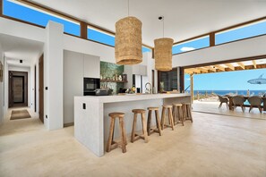 Private kitchen - Brand new luxury Bonaire villa with infinity pool, ocean views, and stunning sunsets. Kas Pajuro accommodates up to 10 guests and offers modern comfort in an exclusive location. (Kralendijk)