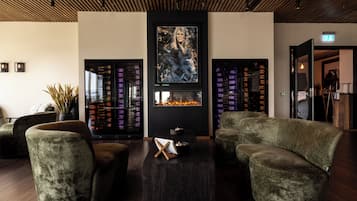 2 bares o lounges
