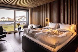 Superior Double Room, Sea View | Desk, laptop workspace, blackout curtains, iron/ironing board - Rosenlund Hamn (Møre og Romsdal)