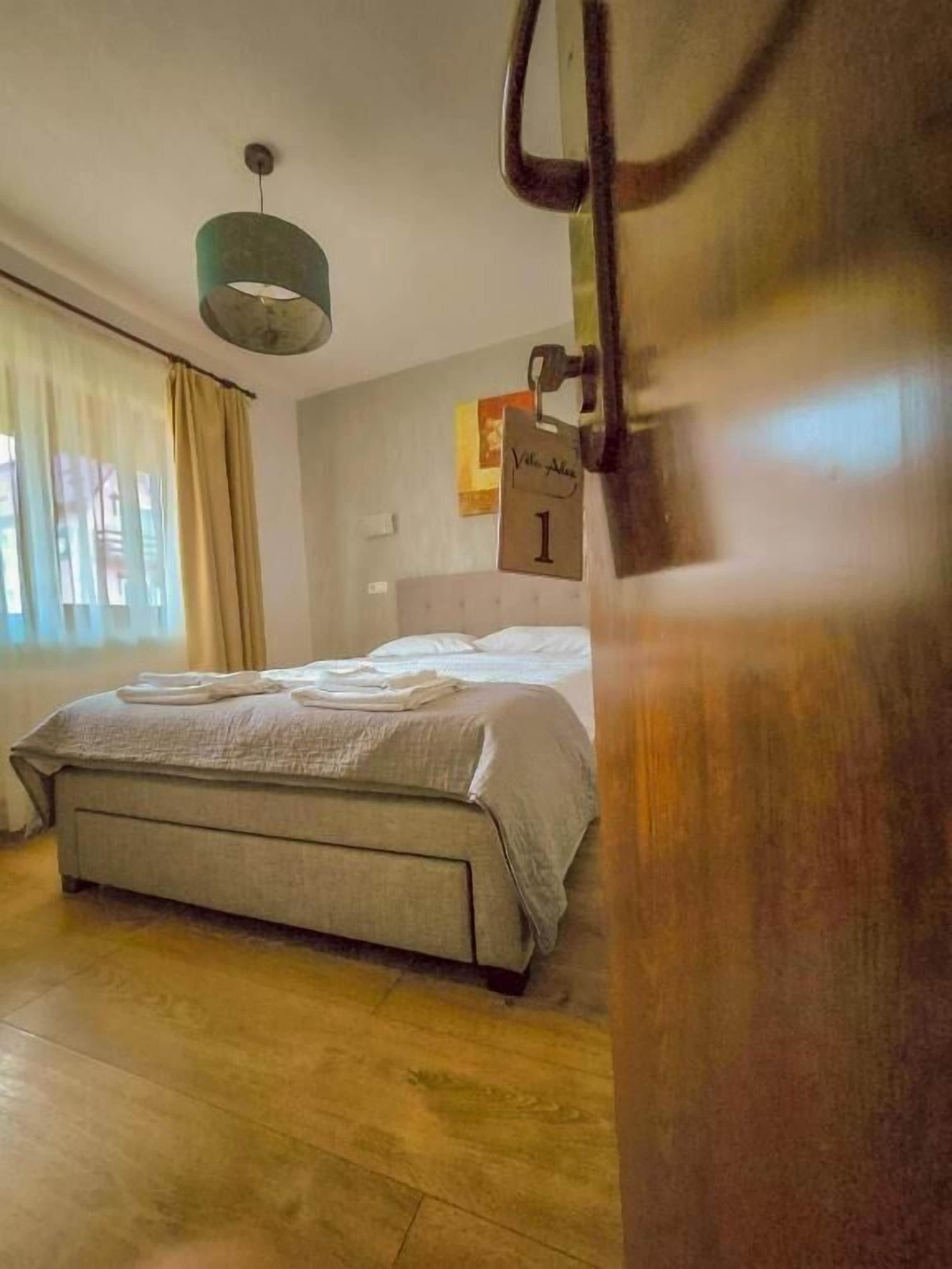 Double Room, Balcony, City View | Desk, blackout drapes, soundproofing, WiFi (free)