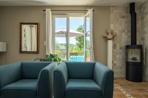 Living area - Holiday Home 'L’Isclèze' with Mountain View, Wi-Fi and Air Conditioning (Mollans-sur-Ouvèze)