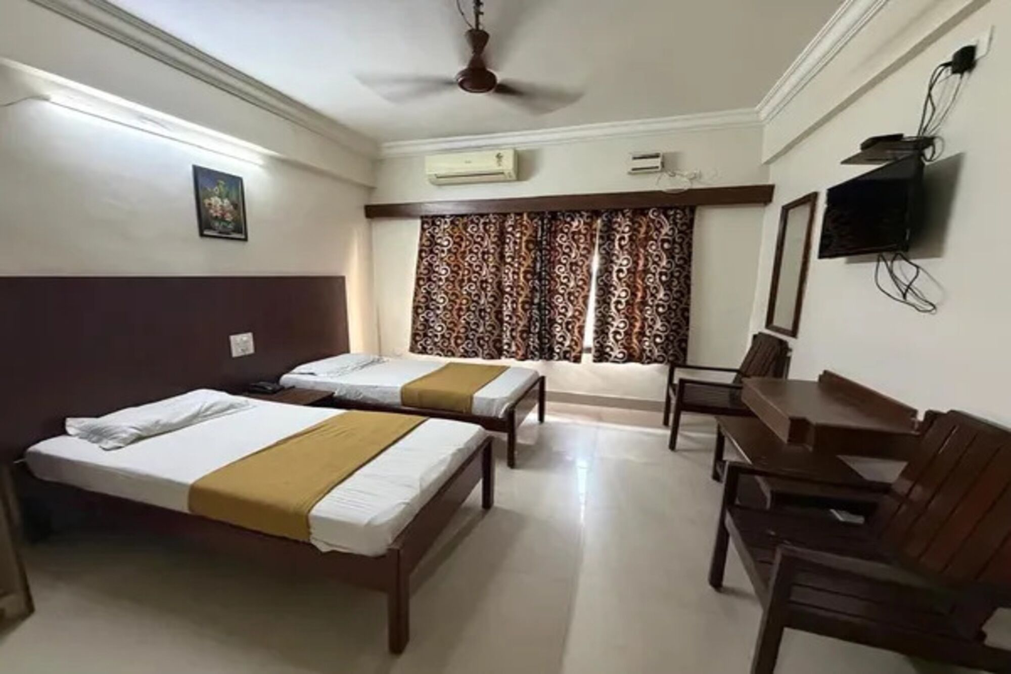 Family Room | Egyptian cotton sheets, premium bedding, in-room safe, desk