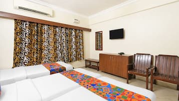 Family Room | Egyptian cotton sheets, premium bedding, in-room safe, desk