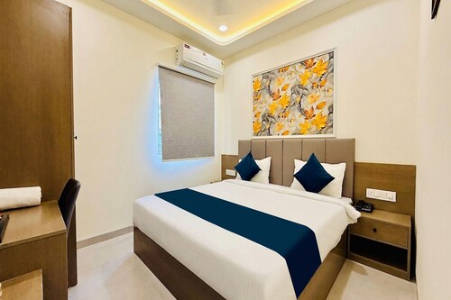 Fabhotel Shree Inn