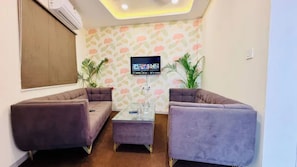 Lobby sitting area - Fabhotel Shree Inn (Indore)