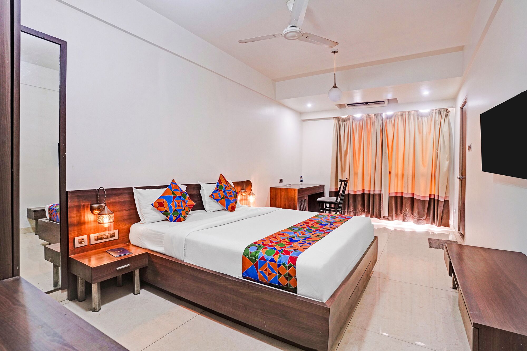 Egyptian cotton sheets, premium bedding, in-room safe, desk
