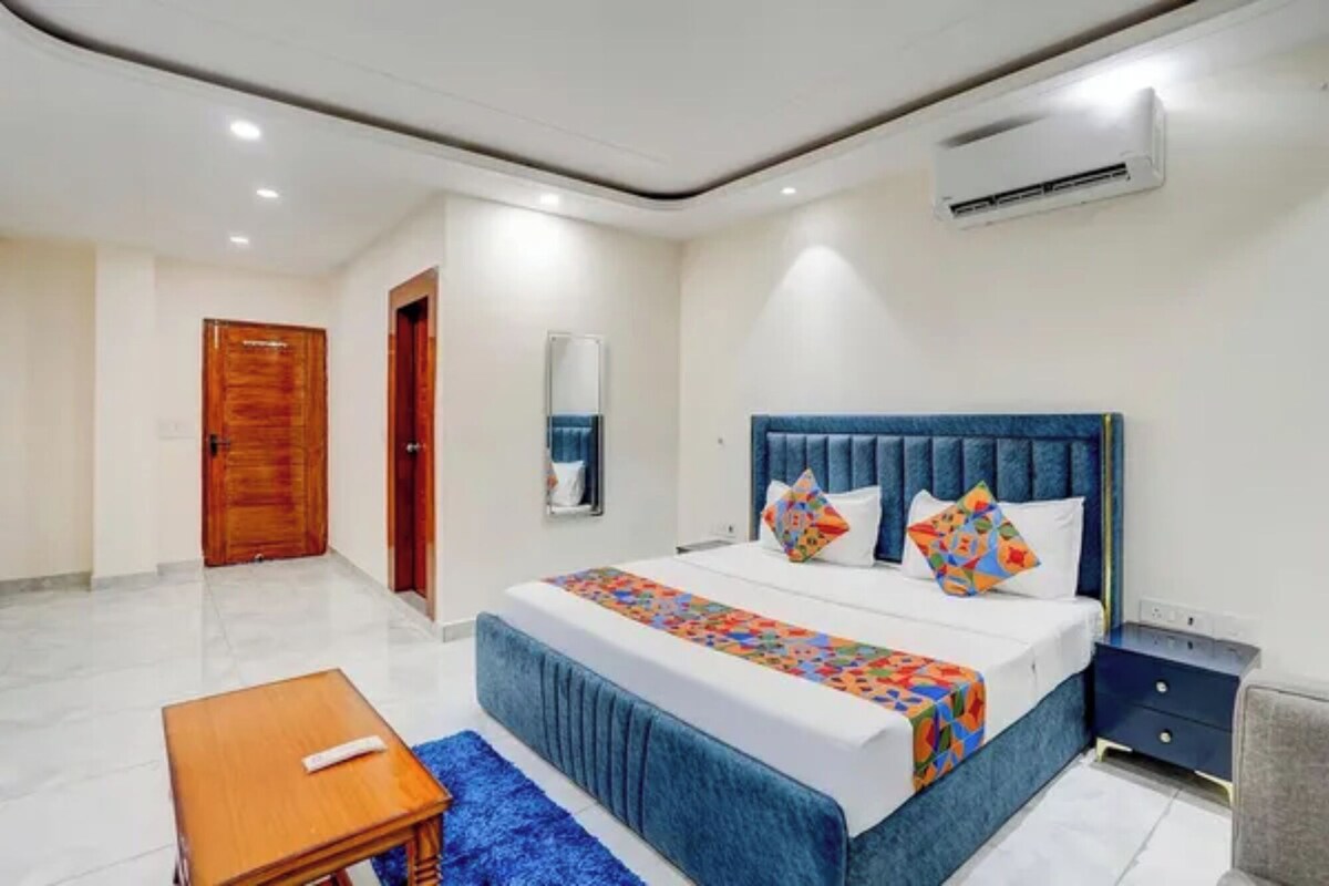 Premium Room | Egyptian cotton sheets, premium bedding, in-room safe, desk